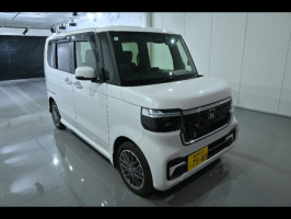 Honda N BOX - 4WD Custom Turbo